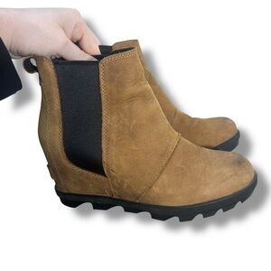 Sorel Women's Joan of Arctic Wedge II Chelsea Tan Suede Booties Size 7